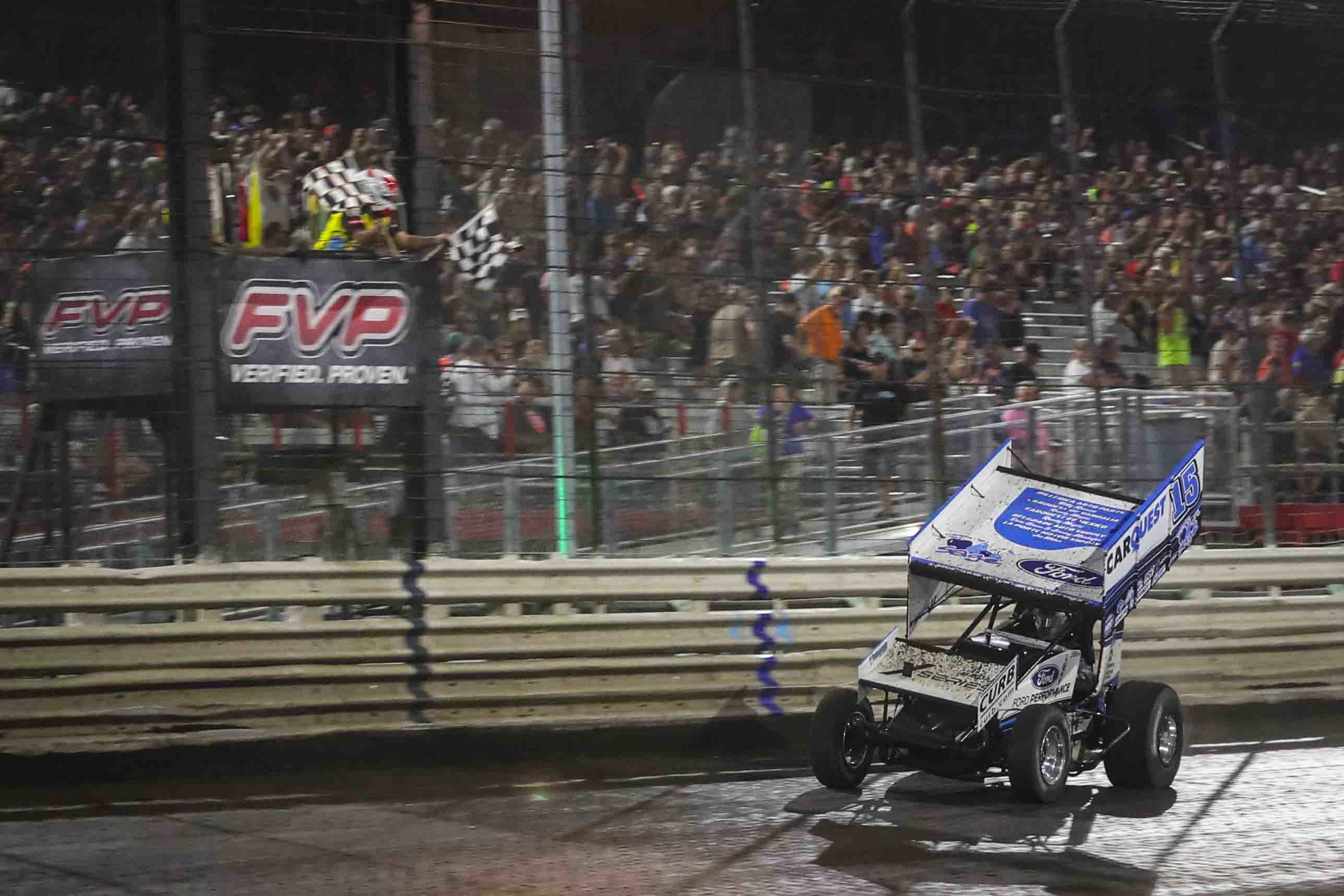 Schatz wins Knoxville Nationals prelim; leads points after night one